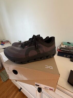 On Running CloudFlow 5 Men’s Running Shoes in Black and Dark Gray